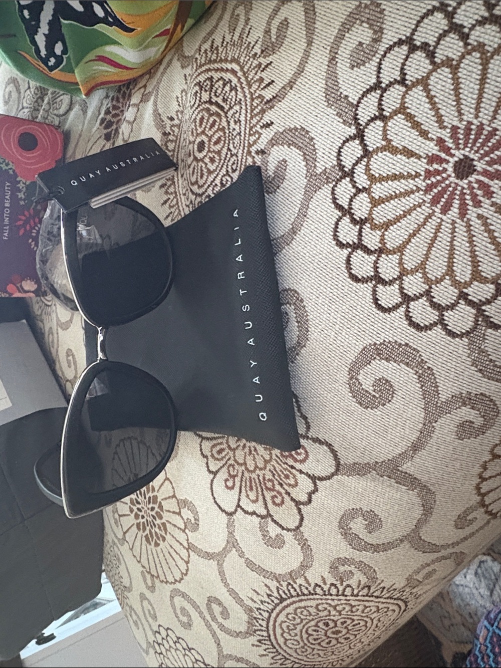 BRAND NEW NEVER USED Quay Australia Black Men's Sunglasses — Sleek Rounded Frame